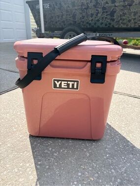 Yeti sandstone pink roadie 24 cooler